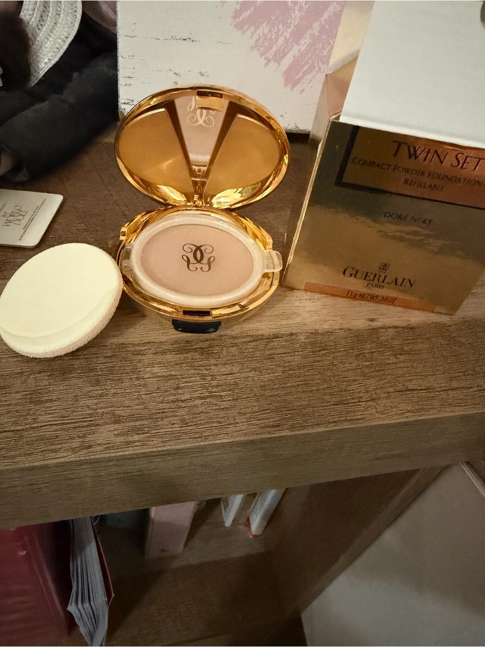 GUERLAIN Twin Set Compact Powder & Puff in Beige and Gold
